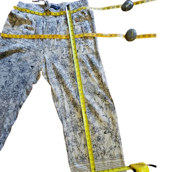 Floral Print Women's Pants-Size Large - Picture 16 of 17